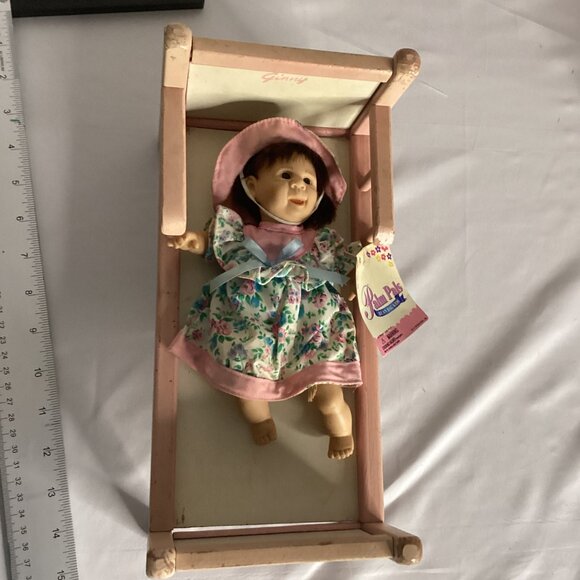 Vintage-style Ginny 8" Doll Bed – Likely 1980s–1990s – Pink & Cream - Picture 8 of 8